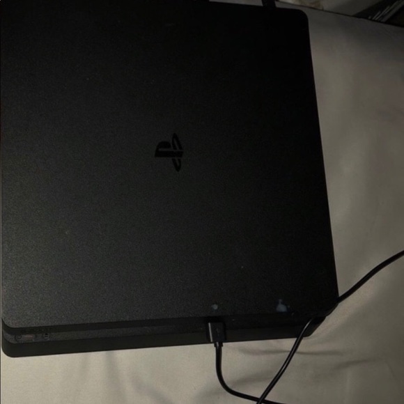 PS4 - Picture 2 of 2